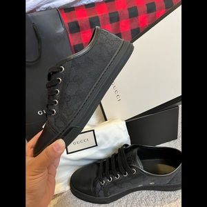 Auth* Gucci sneakers Fits Size6